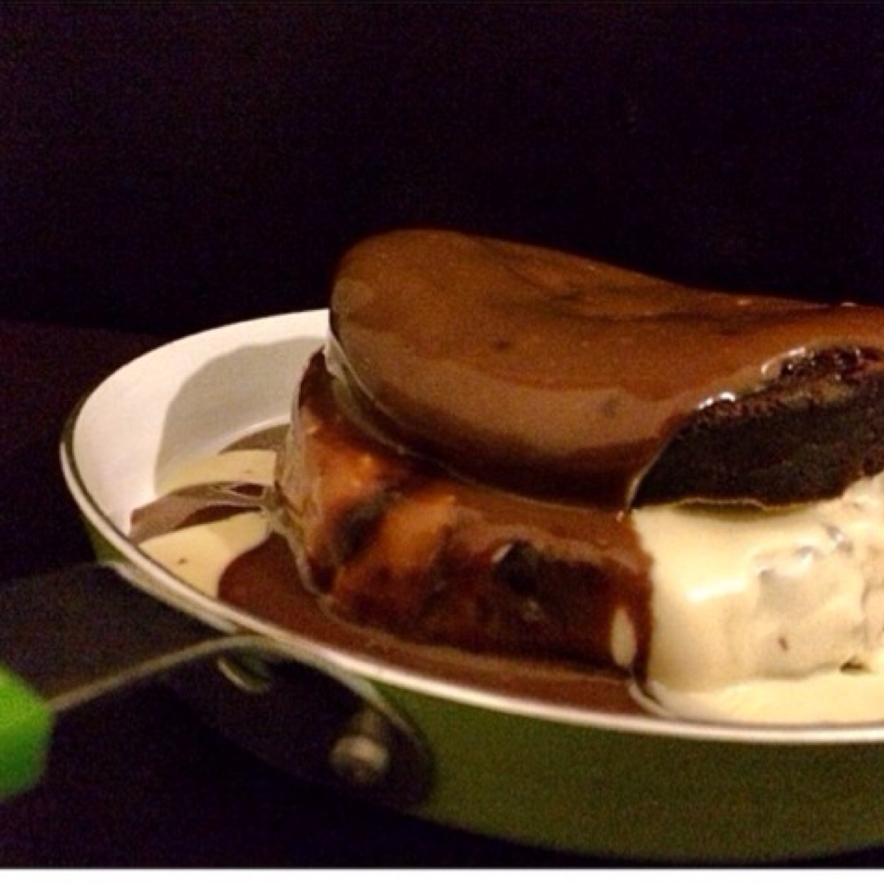Home made with love❤️ . For order :0504366638 what's up  Kik: yummy_sweet1 In Dubai