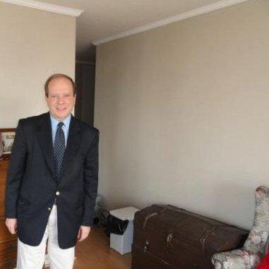 Abogado UC -Gestor inmobiliario
pensamiento de. derecha , dog lover,
divorced, 2  hijos y  de la U.