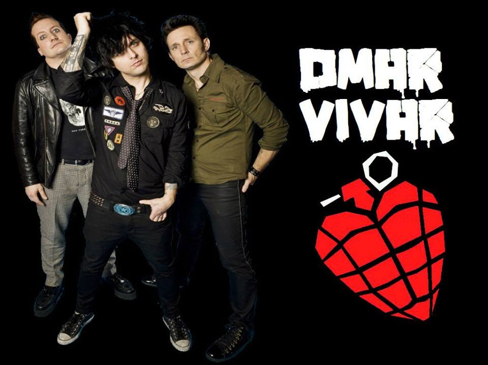 mi vida es esuchar Green Day y metallica ver anime entre otras cosas buenas :D