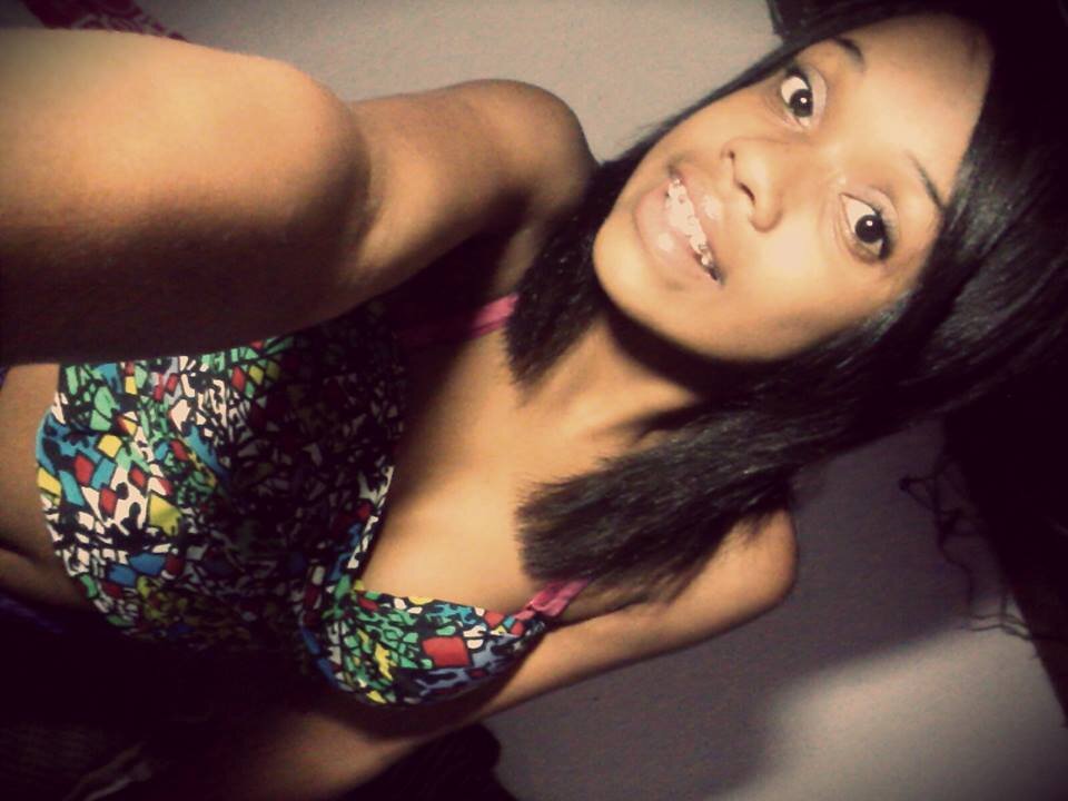 Amo musicas,pizza,doritos e praia u.u