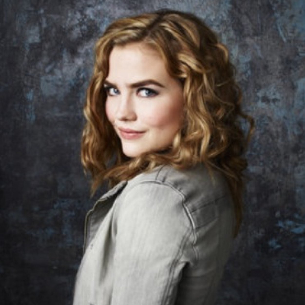 Sometimes harsh and sarcastic - but very loyal. I'm very determined and straight-forward and immediately harsh with my enemies {RP/Multiverse} #Twisted