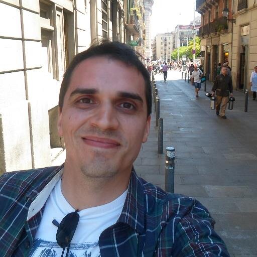 Locutor Nacional de 📻 y 📺, de tocar la guitarra, amante del fútbol, viajes, cine, libros... La Patria es el Otro!✌🏽