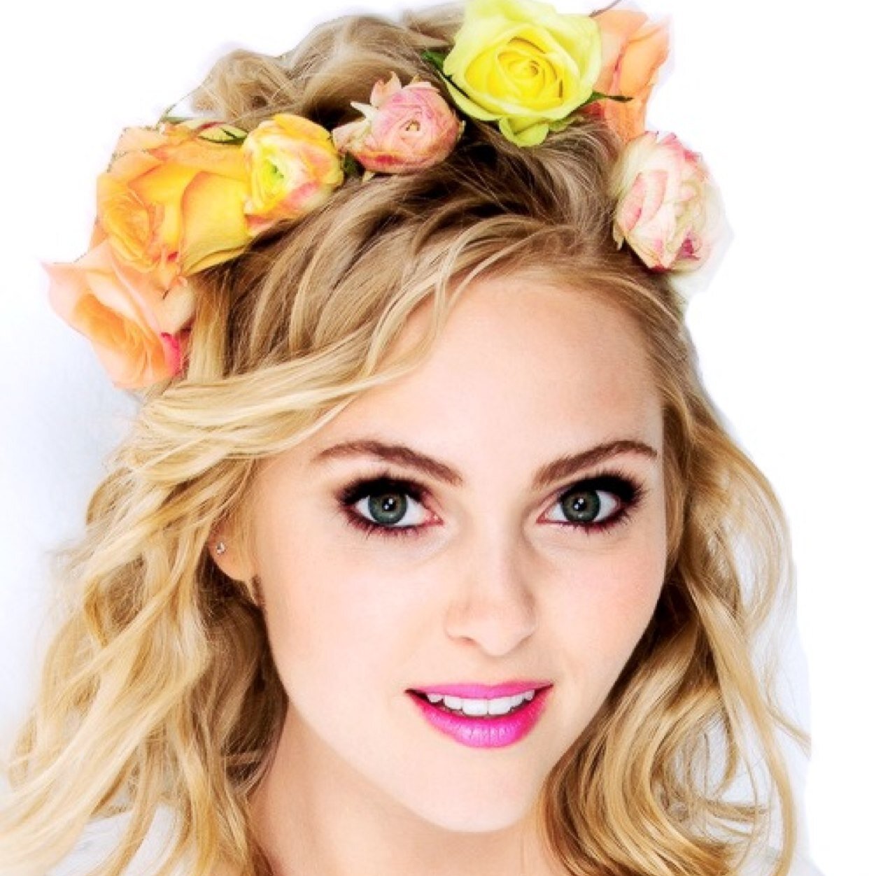 Hi. I'm Lola. Art is my life. Sister to @OnTheSea_Shore. [Single verse RP]