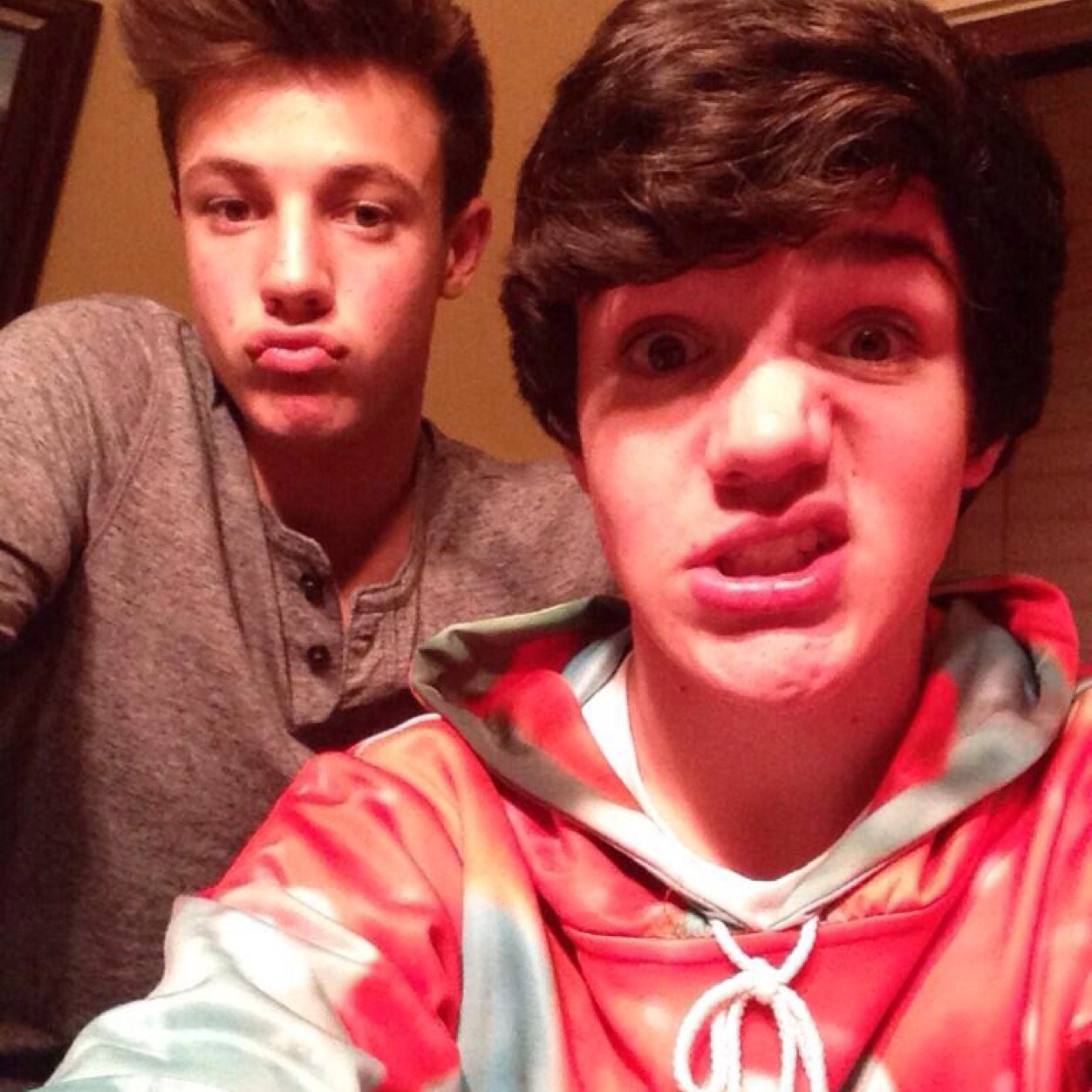FREE FOLLOW SO FOLLOW @ilyaaron
