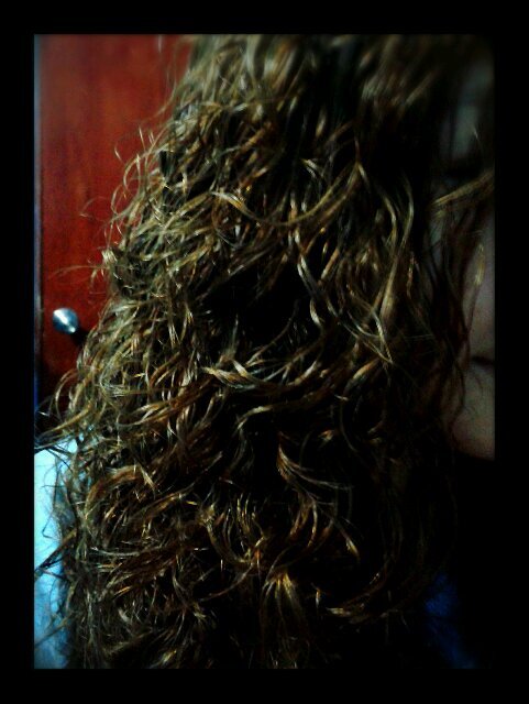 aveces un simple Esta escribiendo.... puede causarte mucha felicidad *---* okya :-D(sigueme y prometo seguirte) XD
