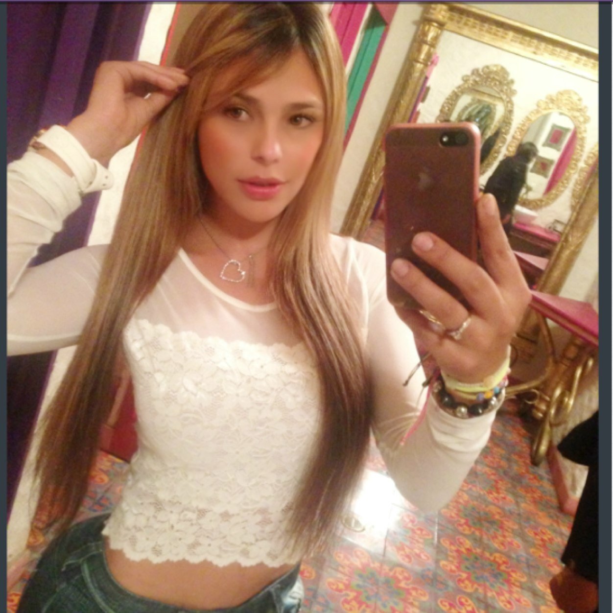 Estudiante de aviacion ✈Modelo,Diseñadora de modas, empreseria good energy...loving the fashion...