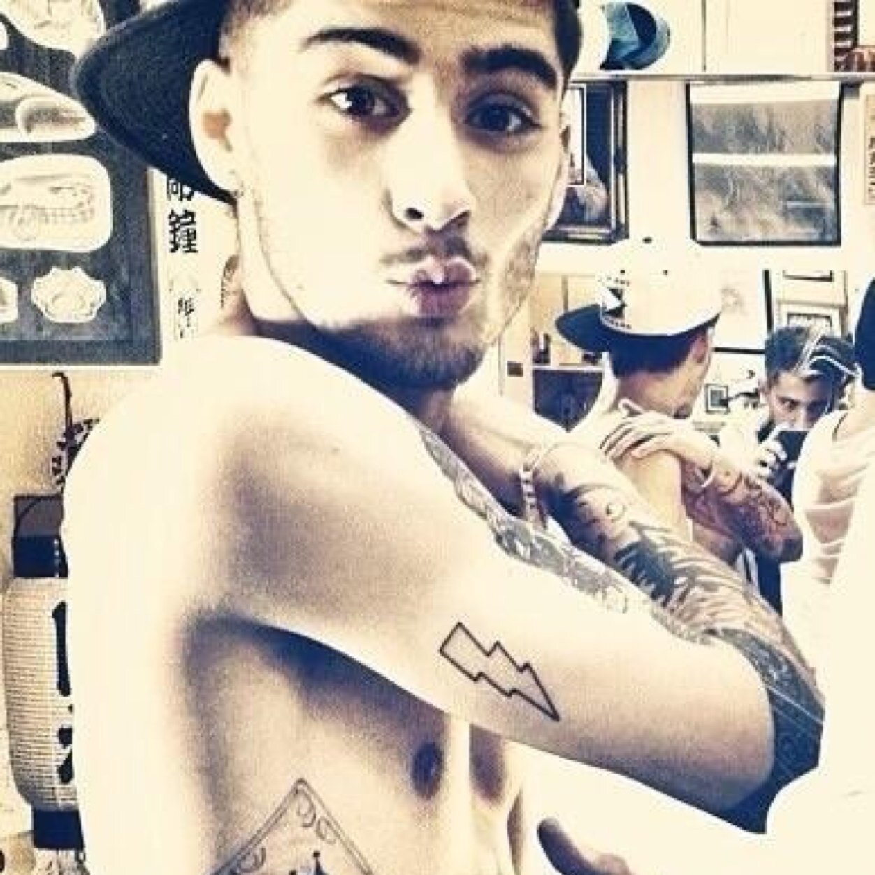 membranezayn's profile picture. swiggity swooty im comin for the booty