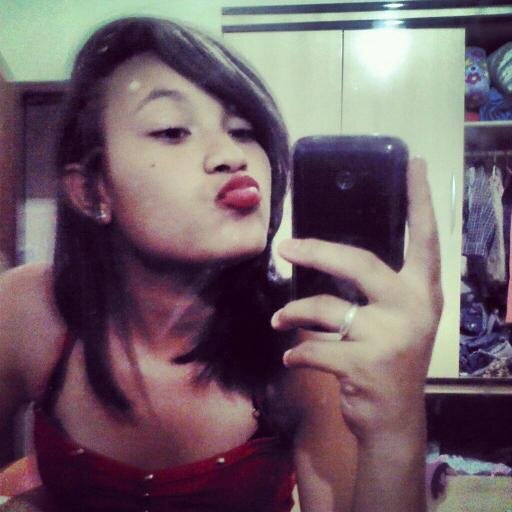 Eu me amo , isso já basta . beiju .