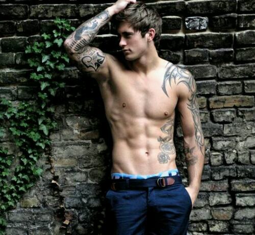 ValentineFinn's profile picture. 19 6'2, degree in Transfiguration and Potions engaged ,expecting a child soulbonded to Dax Ryder   , gay dominant