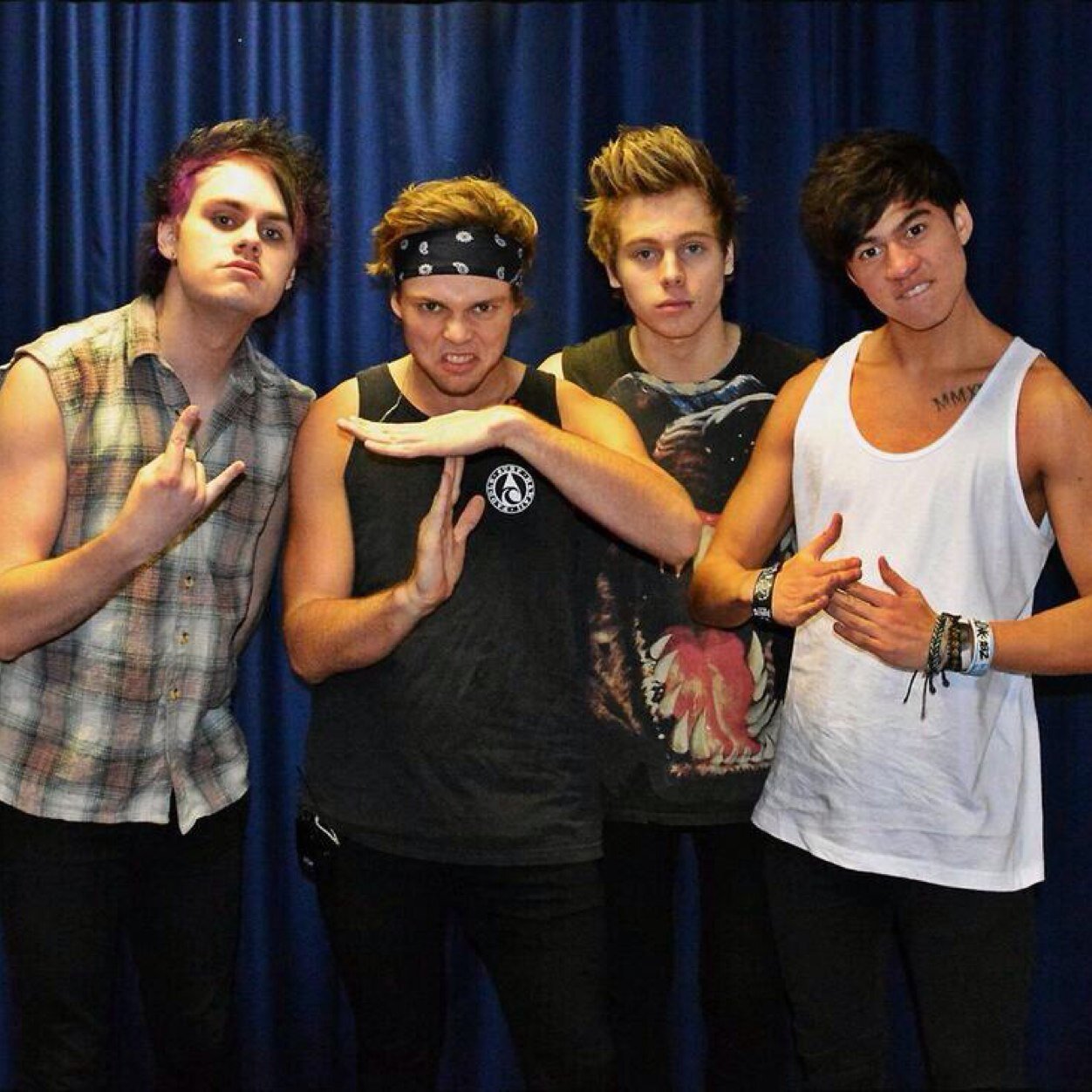 follow my main account lovelies?? @ilykeguysnbands