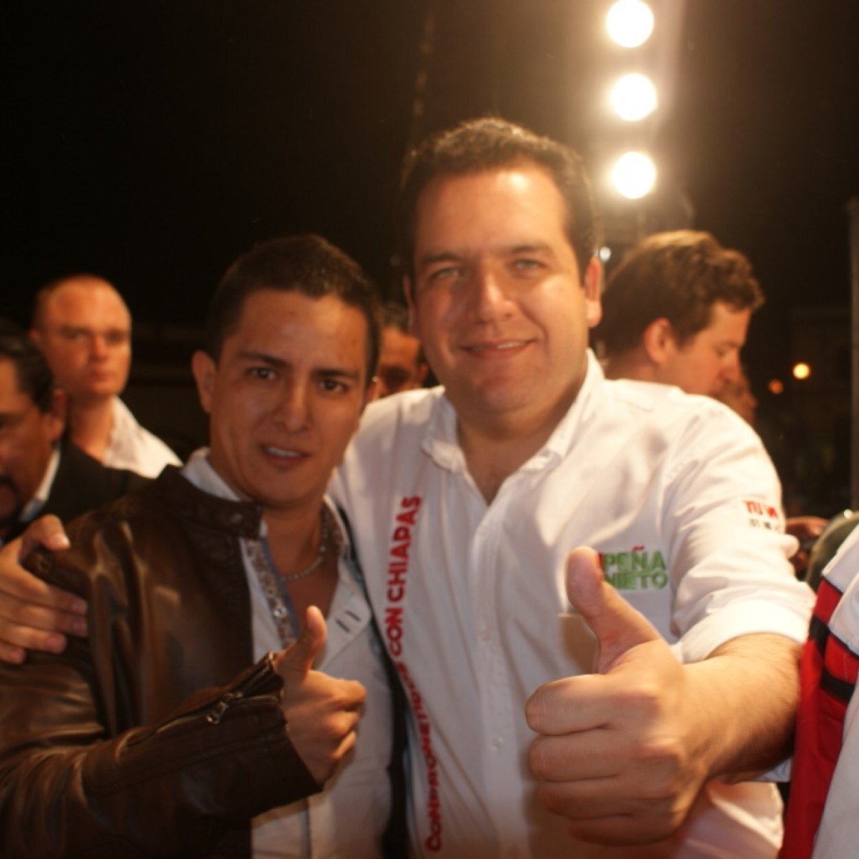 Comprometidos  con chiapas y con mexico. Rojos de Corazon, sigue a @ralbores @cnanguyasmu