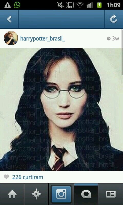 Tenho uma cicatriz lendária, morro de medo de aranhas e sou a melhor da turma, prazer, uma simples Potterhead.