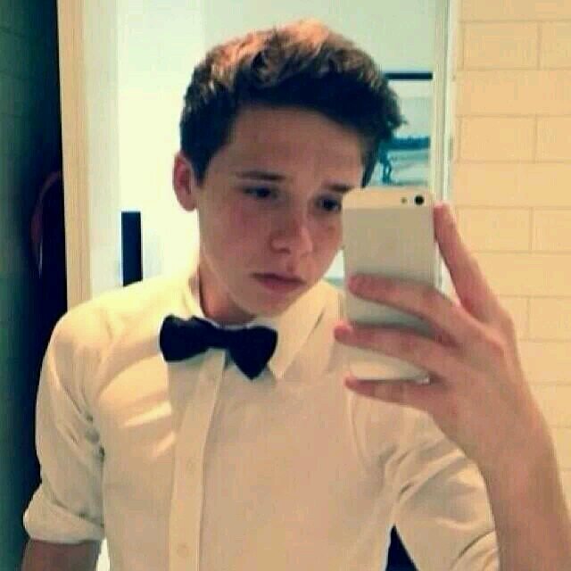 my life is dedicated to @austinmahone he is brad pitt and i am his angelina