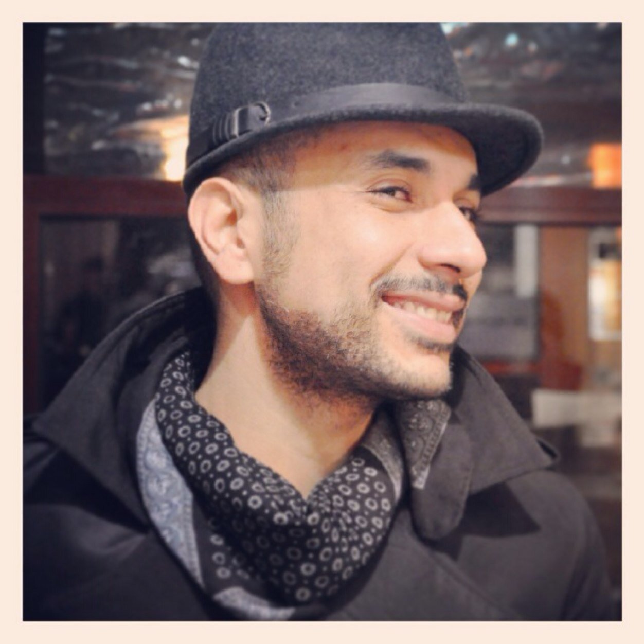 You follow me I follow back 
Chef de Projet : une création contemporaine pluridisciplinaire (c) 2014 B... What Else !!