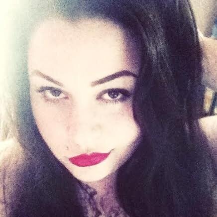 Aspiring Plus Size Model and Owner/Artist at The Peaceful Platypus. Also have a sizable and unhealthy Star Wars obsession.