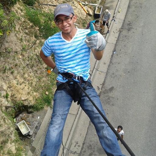 Ingeniero En Telecomunicaciones  y Sistema ,  Amo a Dios. Me gusta las innovaciones Tecnologíca , los Deporte Extremo. Ten Fe En Dios Y Simpre te ira Bien