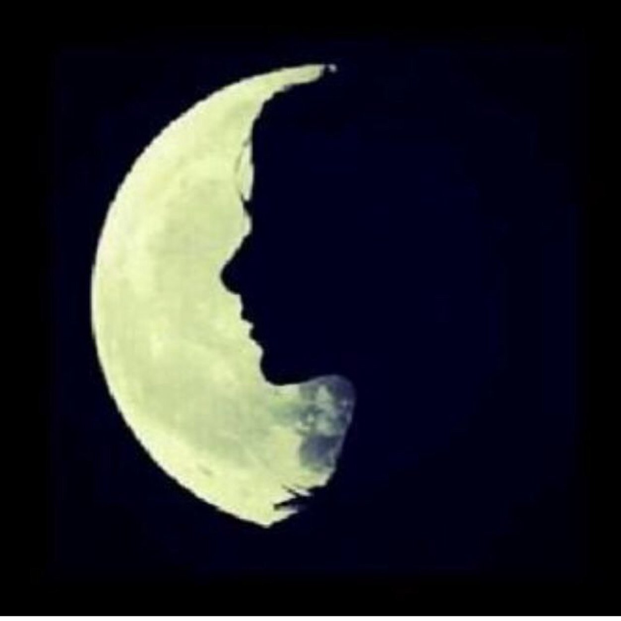 اريدك حلماً لا يستوعبه تفسيراً .. واريد ان اعيشك واقعاً صعباً لـ غيري يصله #بيل كلينتون
