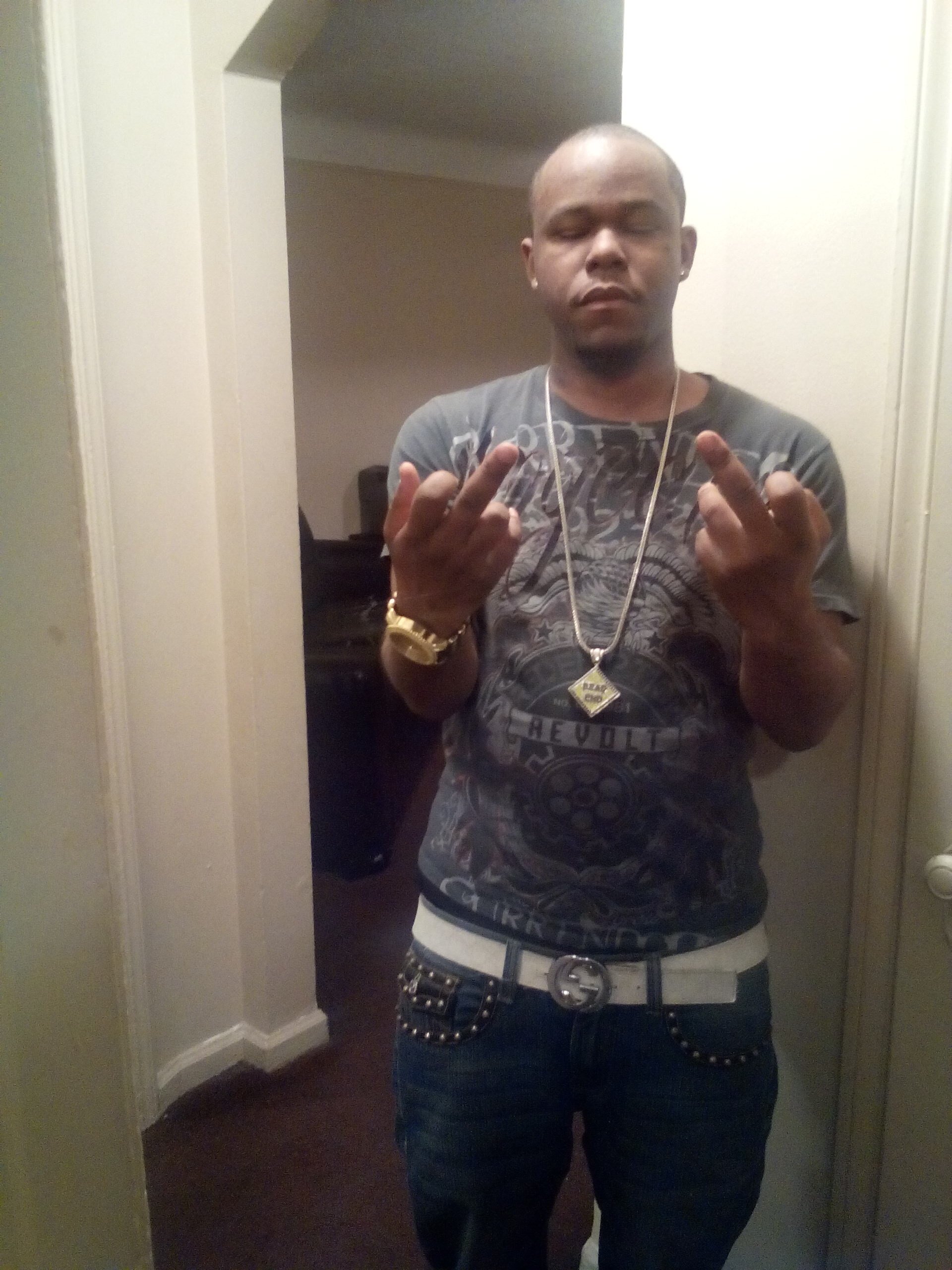 for any booking or contact @patone_
thousand boyz bandzone ent swipemobb