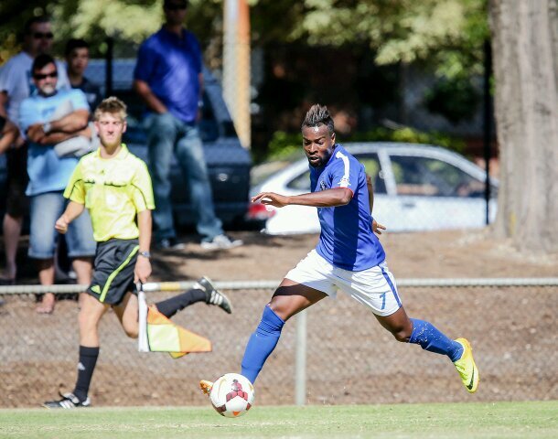 Soccer player basketball lover, european culture african soul, black outside rainbow brain, j'adore Paris Ho Milano nel cuore et le Cameroun sur ma peau. ;-)
