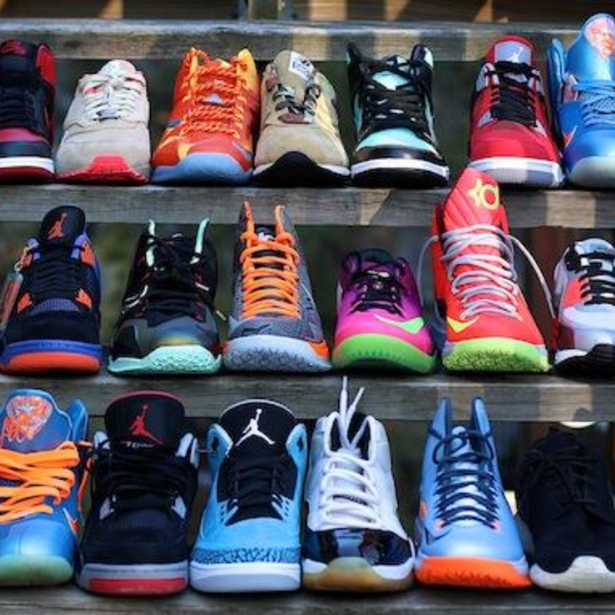 Posting is free until we reach 10k followers!!! Send twitter handle, pic, contact info, sz, price, description to sell.your.kicks35@gmail.com or DM's