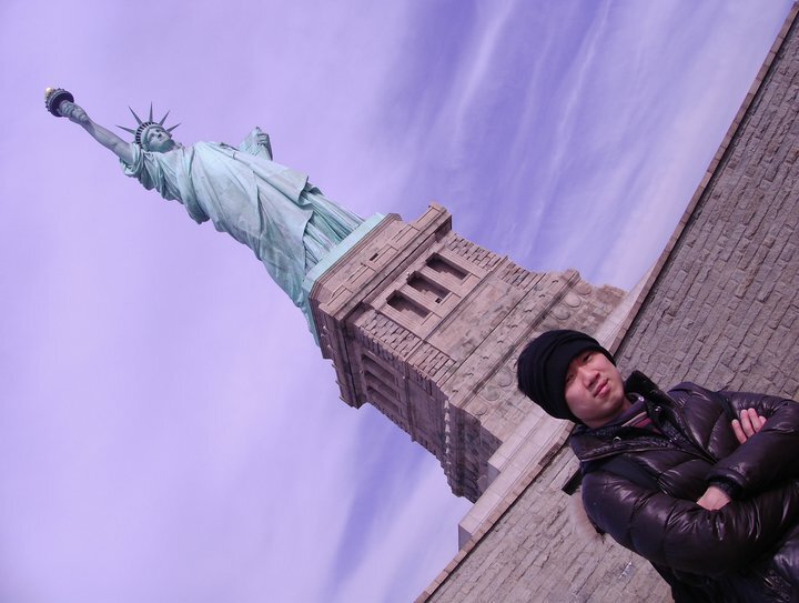 Hello! I'm Japanese teacher and writer. I'm interested in language , trip and book.