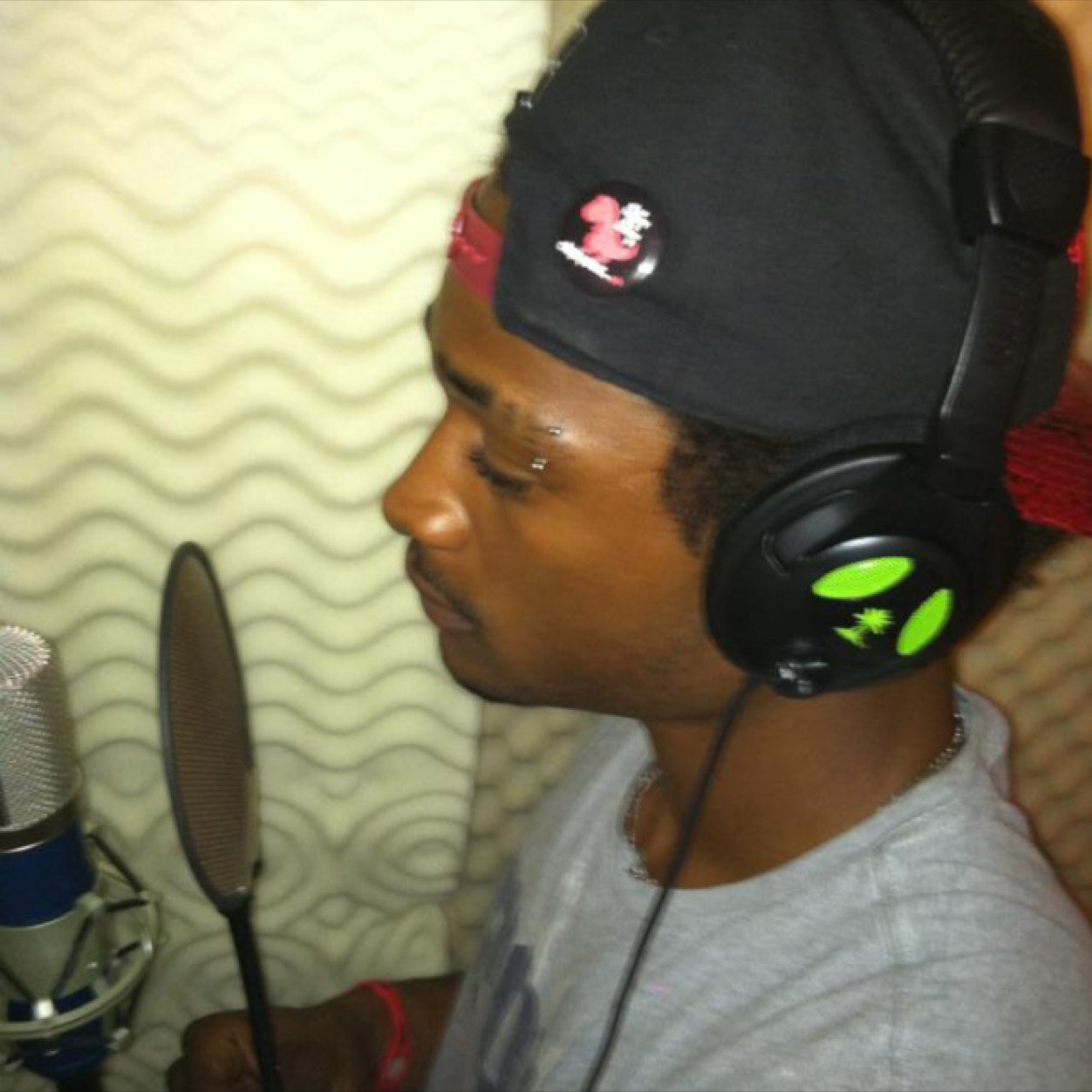23 Lyricist Rapper I got bars for days #VA #NORFOLK ONLY CAN GOD JUDGE ME WHO THE FUCK ARE YOU #LIVELIFE Email: Deezychimah@ymail.com