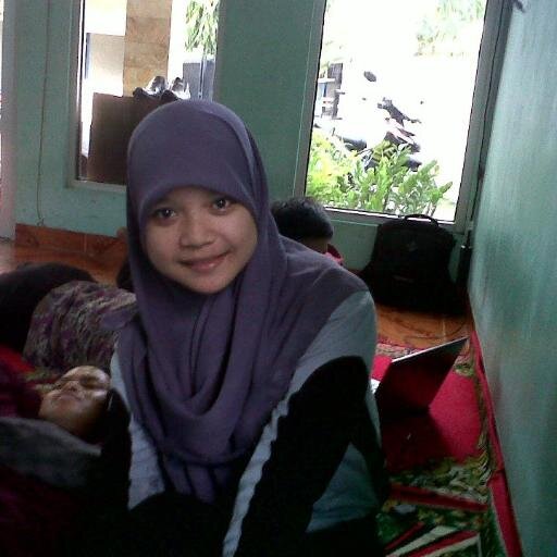 Cintailah dia yg saat ini ada di dekatmu ,sebelum dia memutuskan untuk pergi darimu,karna saat dia pergi kamu gak akan pernah bisa memintanya kembali :)