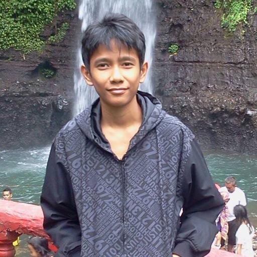 Padang Sumatera Barat     Suka Di panggil Gamers (http://t.co/qMRYZxKCCQ).