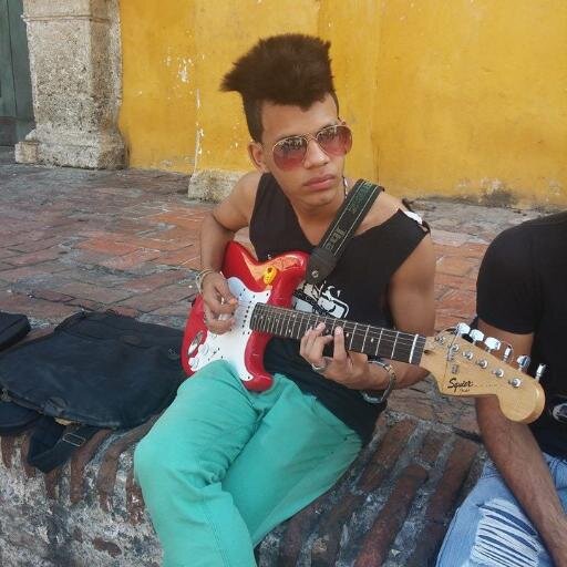 #Productor Musical y Estudiante de Producción Audiovisual _ Me gusta Hacer Cover Pueden Mirar en el Sitio Web ___Amor la Guitarra___Baby girl __°