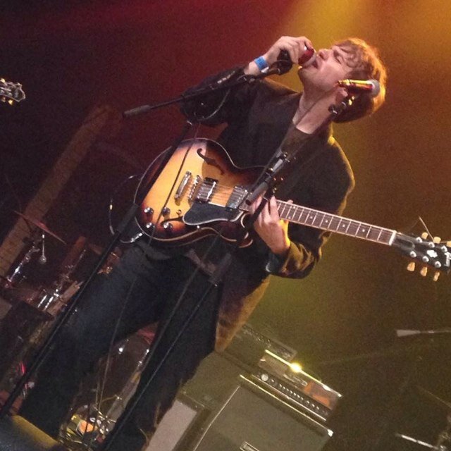 Songwriter from Los Angeles, CA. @livingmoremusic. Solo album 'Grow' out now on iTunes! https://t.co/XUSsC3S6RI