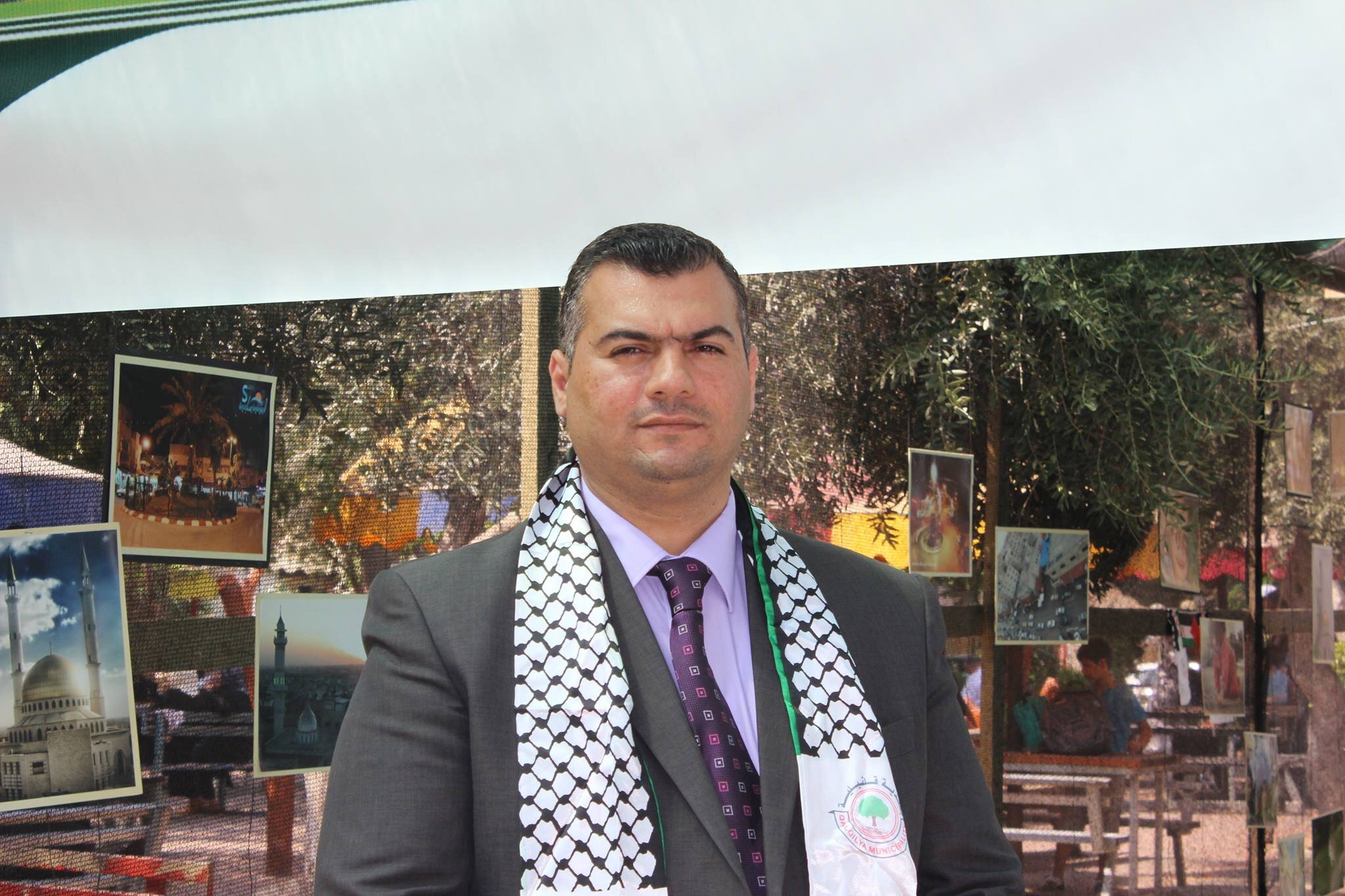 Employee of the Department of Public  Relations - Qalqilia Zoo -  موظف في قسم العلاقات العامة - حديقة الحيوانات الوطنية - قلقيلية - فلسطين 00970594544444