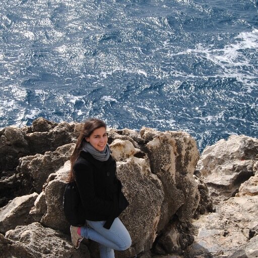 lauryta_ms's profile picture. La Tierra fue creada redonda para que no podamos ver el final del camino.              (Memorias de África)