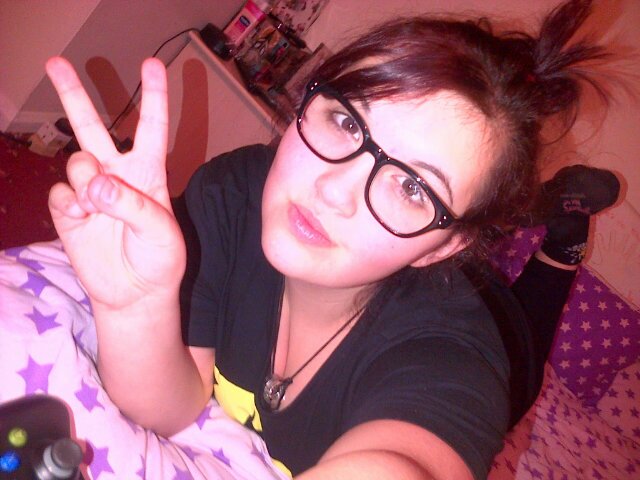 skye_body's profile picture. Smile and the world will smile back ♥                         16/Lesbian/Taunton