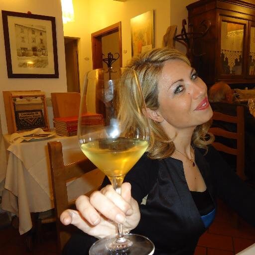 TerryCaniato's profile picture. Entusiasta di natura, frizzante per vocazione mi occupo di eccellenti bollicine.  Ufficio stampa e pr  per il Gruppo Terra Moretti