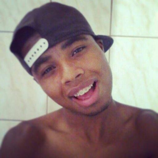 ∞ . Revoltados #Gritam, Revolucionários #AGEM ★