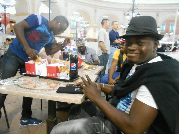 Am down to earth who loves what he has.. Am also a nice being