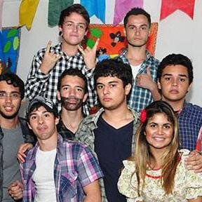 Bacharel em direito.
