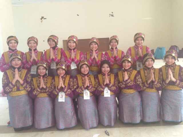 Ratoeh Jaroe (Saman Dance) is a part of SMA&SMP ANGKASA.CP : Salma :289F6EF6[SMA Angkasa & @desthyara [SMP Angkasa] Ratoehjaroe@rocketmail.com