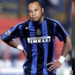 Dari pada mikirin gebetan/mantan bikin stres, mendingan mikirin bola yg selalu setia. Cp? SMS: 081293408952