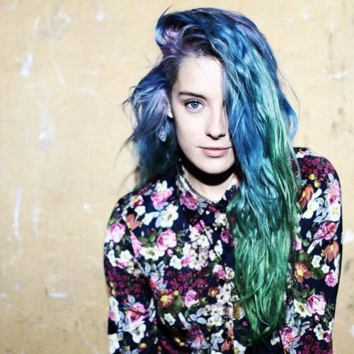 Chloe.||18||single||etero.