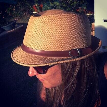 zsilvina's profile picture. Simplicity is the ultimate form of sophistication.