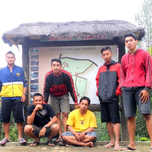 ERT_RESPONSE's profile picture. rang sombong hidupnya akan menjadi sulit, perasaanya menjadi tertekan, dan dadanya menjadi sesak! karena : • Hatinya selalu menggerutu (tidak menerima takdir) •