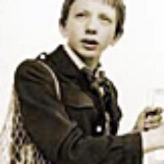 - А я пиратов ищу.
- Зачем? Тебе что, больше всех надо?