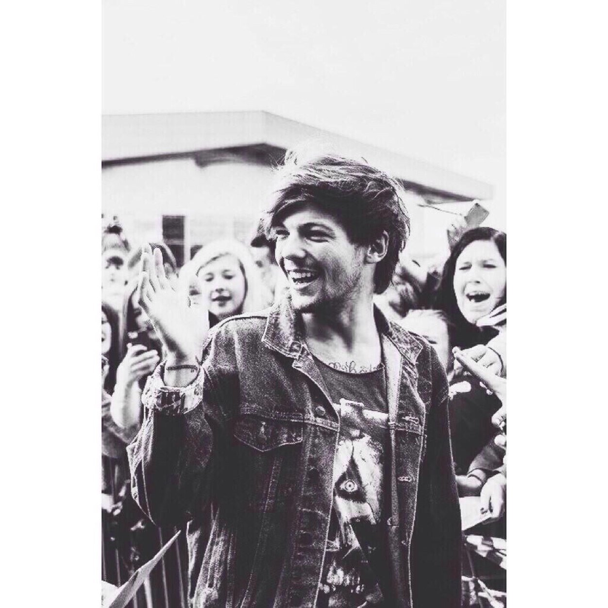 hii you just got a free follow from @zaynwcal so follow her she'll probably follow you back ayy lmao