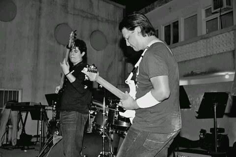 Melómano, músico, disfruto del viaje de la vida. Guitarrista de @EGOFusion y músico de Stamina Games Audio Lab y El Faro Studios. Gamer! ♪♫♪