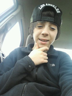 Just a Teen Pothead that likes to kikit. Follow me ill follow back :p