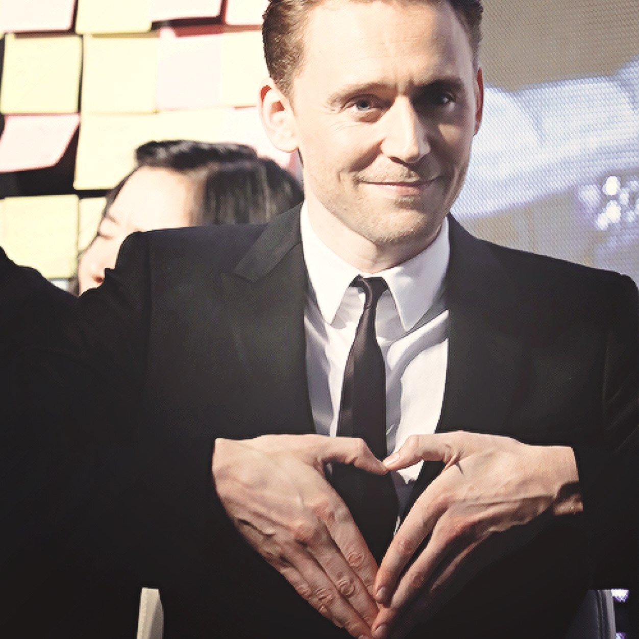 Free follow from @helpless_paula ♡