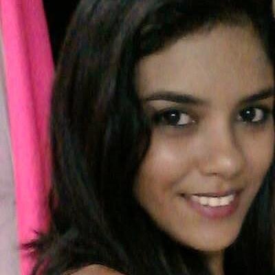 Gosto de sorrisos, de gente engraçada, gosto de abraços apertados, gosto muito de quem me encanta na simplicidade...