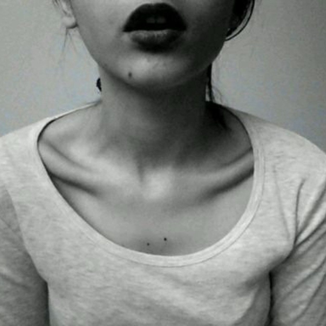 Collar bones/Thigh gap/Hip bones