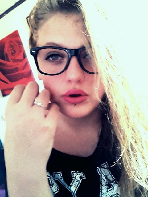 blond*blauwe ogen*pierced*tattoo's*love my friends ♡